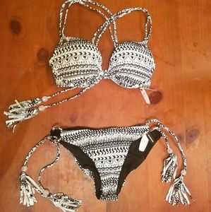 Victoria's Secret NWT 34C push-up& M Cheeky